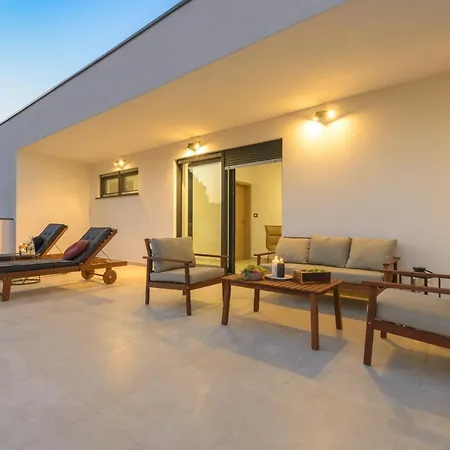 Hana Villa Póla