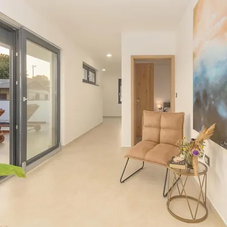 Hana Villa Póla